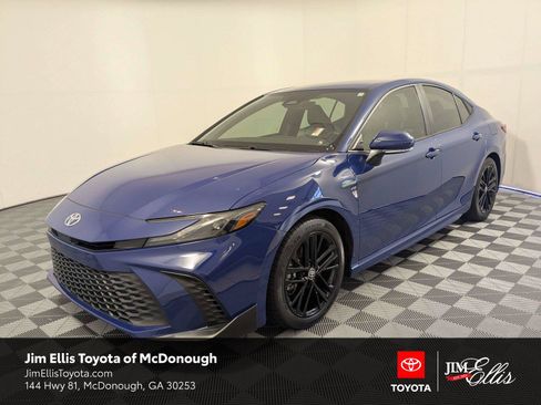 Certified 2025 Toyota Camry SE w/ Convenience Package FWD image 1