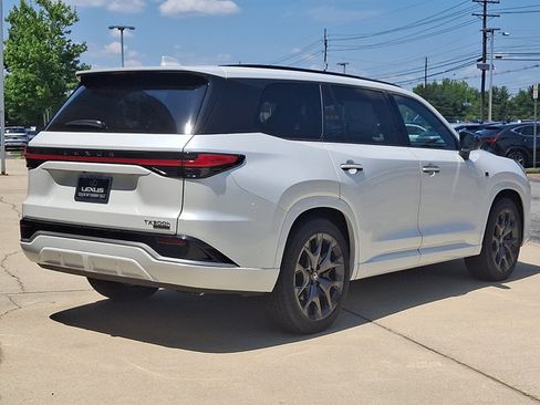 New 2026 Lexus TX 500h AWD image 4
