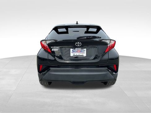 Used 2021 Toyota C-HR XLE image 4