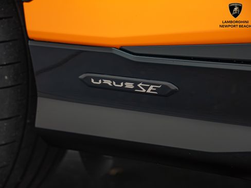 Used 2025 Lamborghini Urus SE image 7
