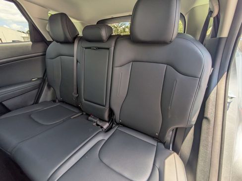 Used 2024 Kia Sportage EX FWD image 8