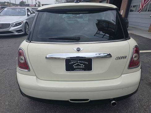 Used 2010 MINI Cooper Hardtop image 4