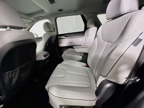 Used 2025 Hyundai Palisade SEL FWD image 29