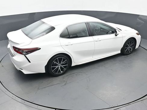Used 2024 Toyota Camry SE image 43