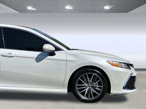 Used 2023 Toyota Camry XLE w/ Navigation Package FWD image 34