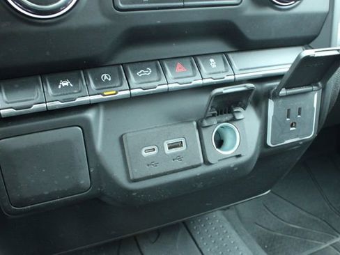 Used 2022 Chevrolet Silverado 1500 Custom AWD/4WD image 18