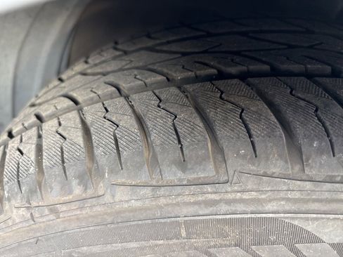 Used 2012 Toyota Camry XLE w/ Leather Pkg image 2