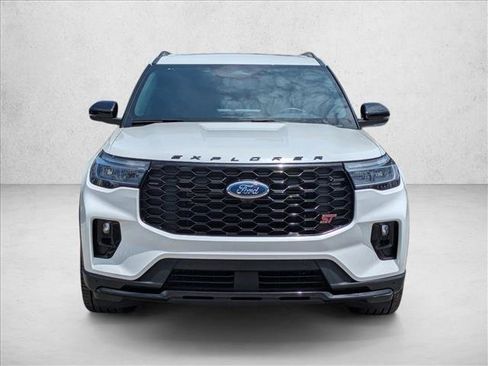 Used 2025 Ford Explorer ST AWD/4WD image 2