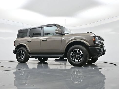 Used 2025 Ford Bronco Outer Banks image 48