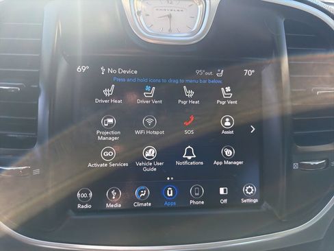 Used 2019 Chrysler 300 Limited AWD/4WD image 12