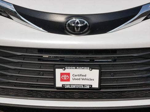Certified 2026 Toyota Sienna XLE FWD image 9