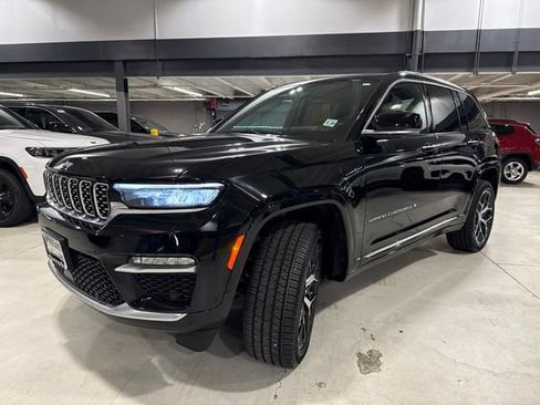 Used 2023 Jeep Grand Cherokee Summit AWD/4WD image 3
