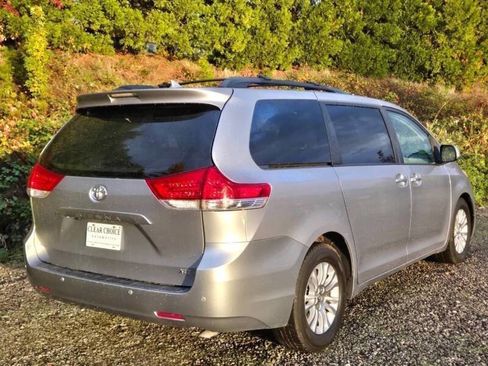 Used 2012 Toyota Sienna XLE w/ Premium Pkg image 1