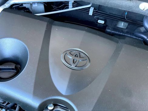 Used 2019 Toyota RAV4 LE w/ Carpet Mat Package image 31