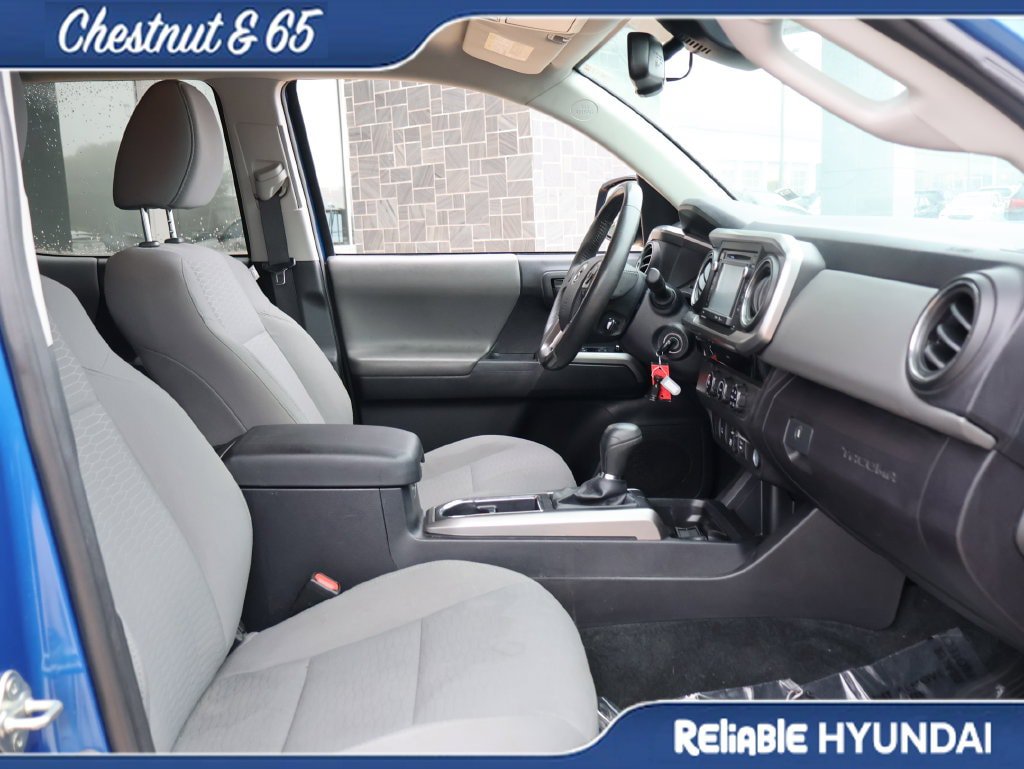 Used 2018 Toyota Tacoma SR5 RWD image 9