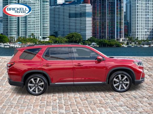 Certified 2025 Honda Pilot Touring image 4