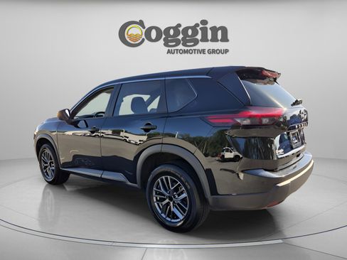 Used 2024 Nissan Rogue S FWD image 3