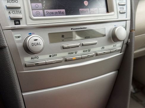 Used 2010 Toyota Camry XLE image 22