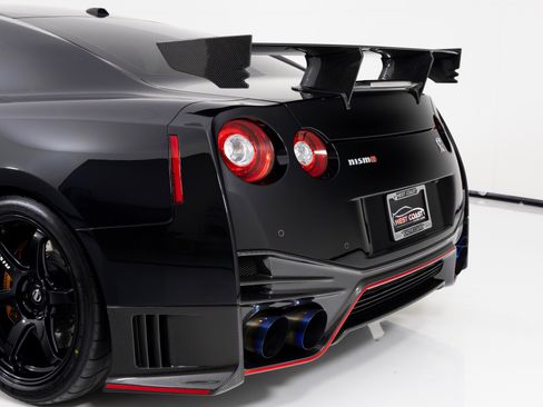 Used 2017 Nissan GT-R NISMO image 50