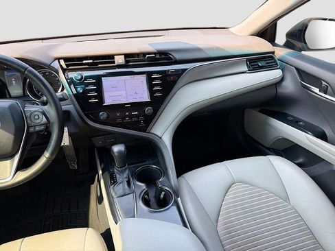 Used 2020 Toyota Camry SE FWD image 21