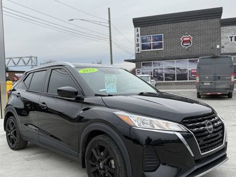 Used 2022 Nissan Kicks SV image 1