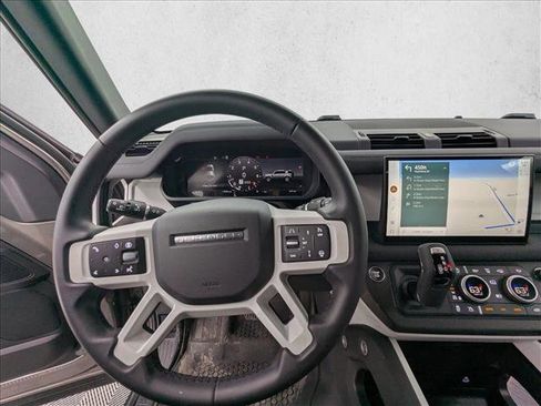 Used 2025 Land Rover Defender 110 X-Dynamic SE image 12