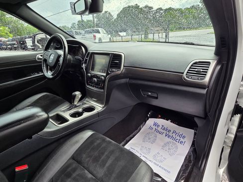 Used 2017 Jeep Grand Cherokee Altitude RWD image 14