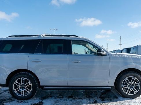 Used 2025 Ford Expedition Active image 5