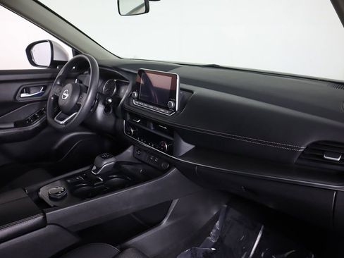 Used 2024 Nissan Rogue SV image 26