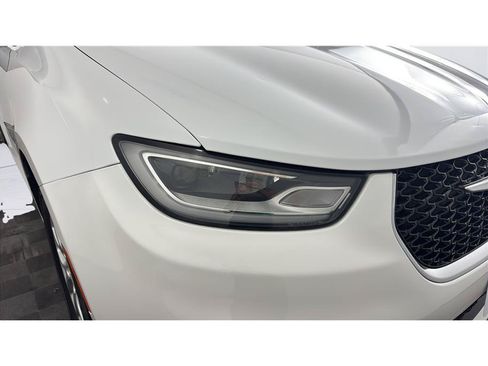 Used 2022 Chrysler Pacifica Touring-L FWD image 36