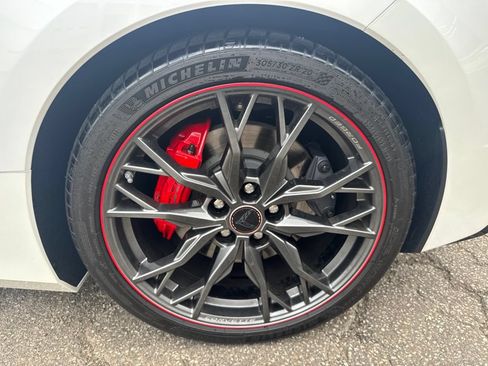 Used 2023 Chevrolet Corvette Stingray Premium Conv w/ Z51 Performance Package RWD image 16
