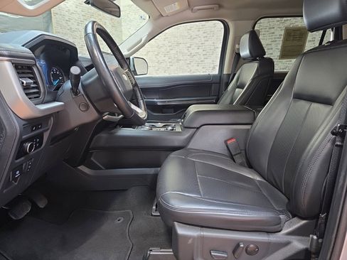 Used 2024 Ford Expedition XLT image 24