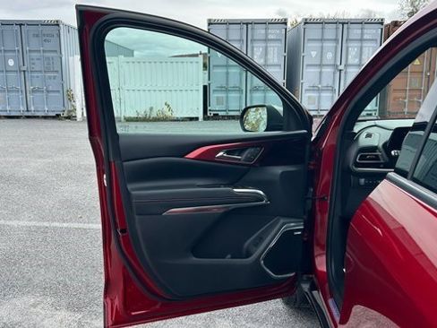 Certified 2024 Chevrolet Traverse RS image 18