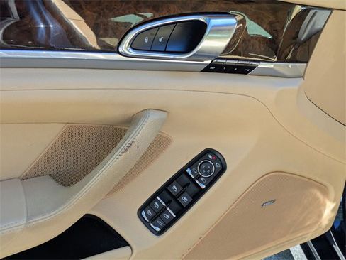 Used 2015 Porsche Panamera 4 image 21