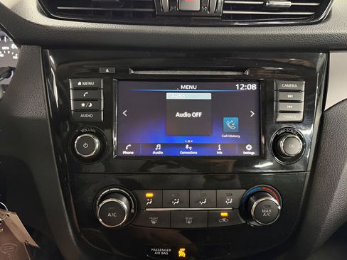 Used 2022 Nissan Rogue Sport S image 13