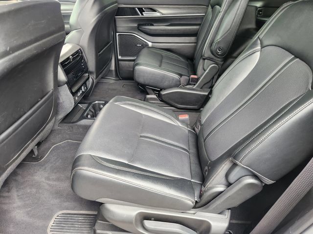 Used 2024 Jeep Wagoneer Series II AWD/4WD image 27