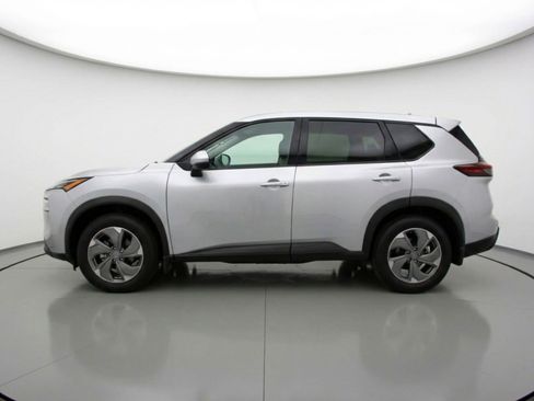 Used 2025 Nissan Rogue SV image 5