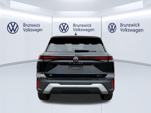 New 2026 Volkswagen Tiguan SE image 5