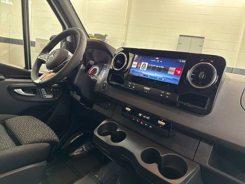 New 2025 Mercedes-Benz Sprinter 2500 image 9