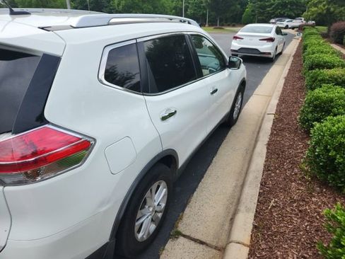 Used 2016 Nissan Rogue SV AWD/4WD image 13