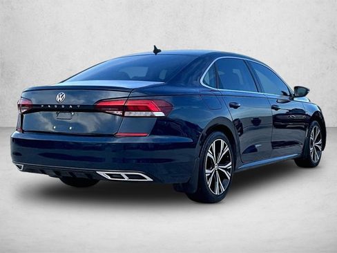 Used 2021 Volkswagen Passat 2.0T SE FWD image 2