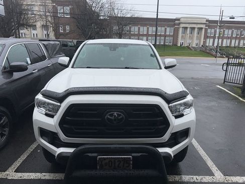 Used 2019 Toyota Tacoma SR5 image 2