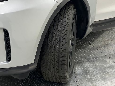 Used 2018 Land Rover Discovery SE image 39