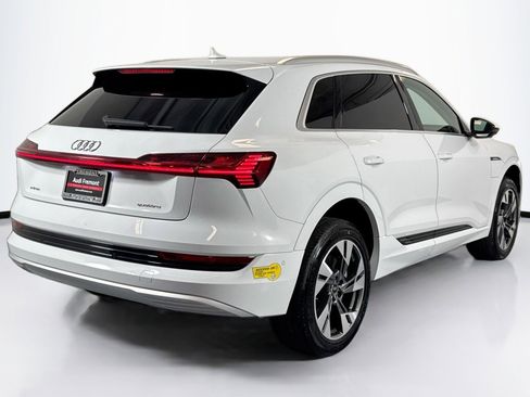 Used 2022 Audi e-tron Premium Plus w/ Premium Plus Package image 5