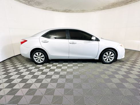 Used 2014 Toyota Corolla LE FWD image 2