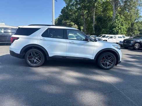 Certified 2025 Ford Explorer ST AWD/4WD image 9