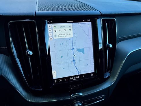 Used 2022 Volvo XC60 B5 R-Design image 8