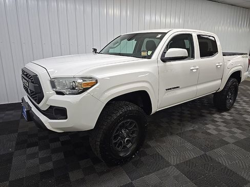 Used 2022 Toyota Tacoma SR AWD/4WD image 8