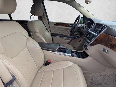 Used 2016 Mercedes-Benz GL 550 4MATIC image 29