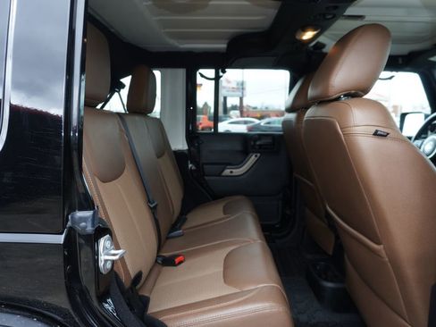 Used 2017 Jeep Wrangler Unlimited Sahara image 27